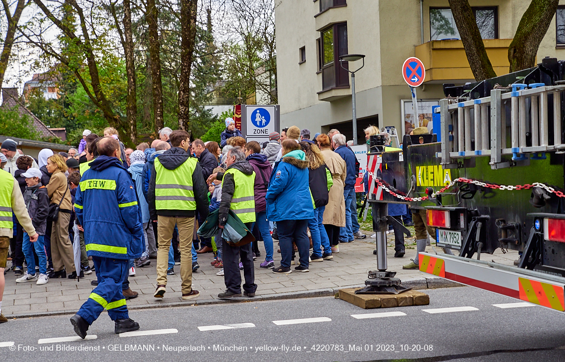 01.05.2023 - Maibaumaufstellung in Berg am Laim